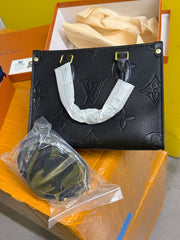 Black shoulder ladies handbag