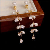 EUR421 Pearls and crystals long earrings in Cream