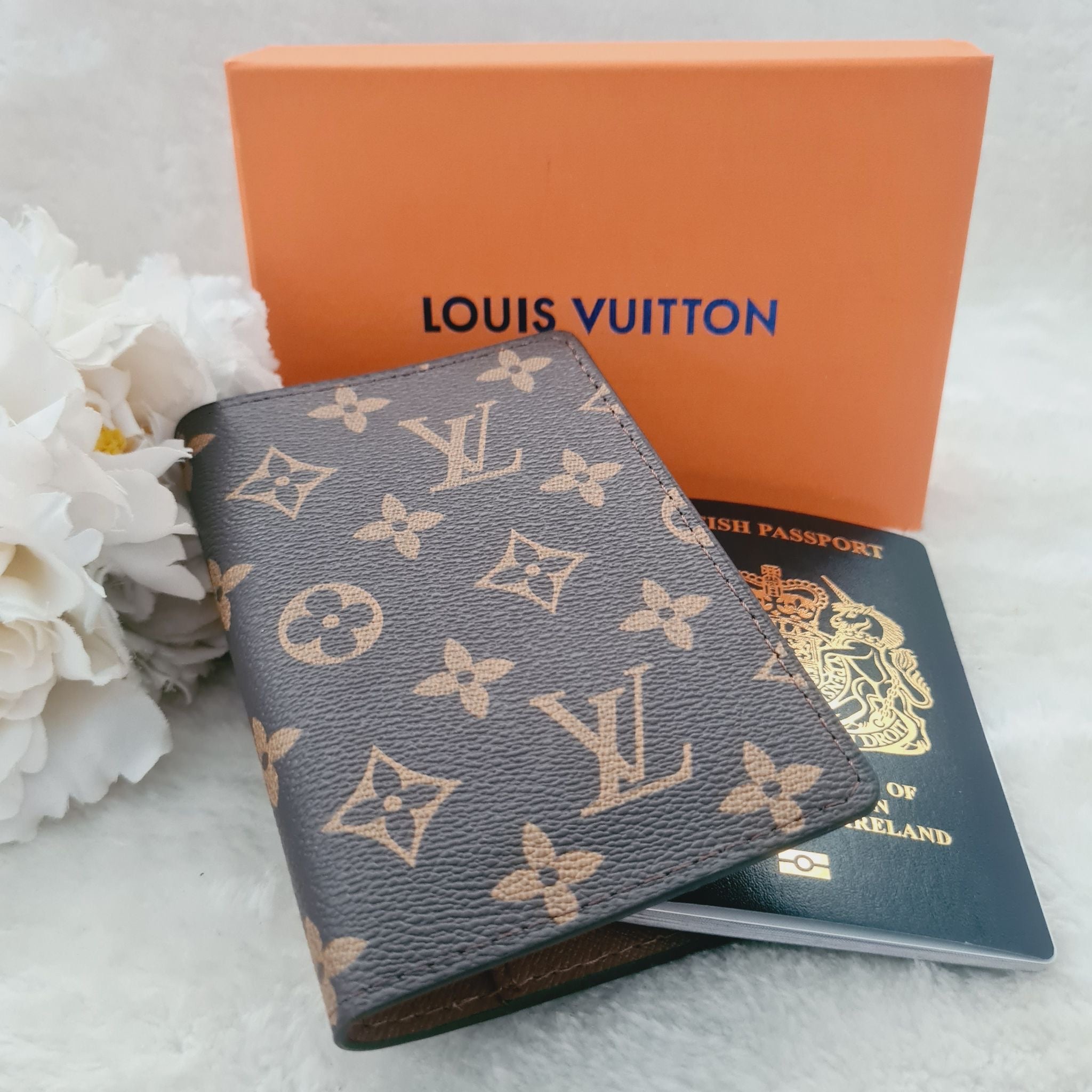 Passport covers with clover brown