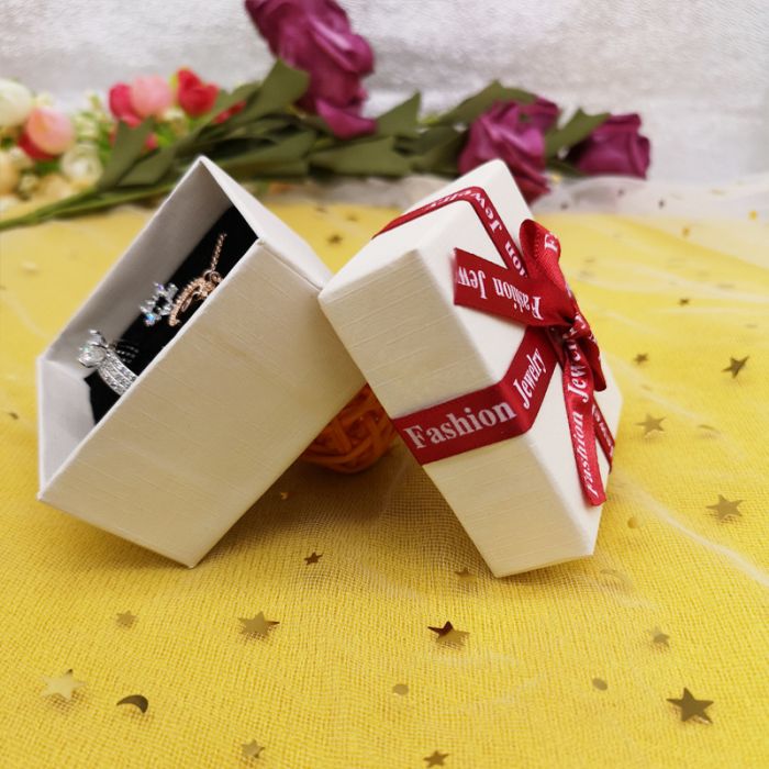 BAG005 Jewellery gift box with bow in Red