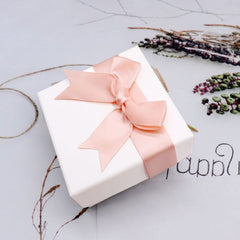 BAG002 small Jewellery gift box with bow detail in Baby Pink
