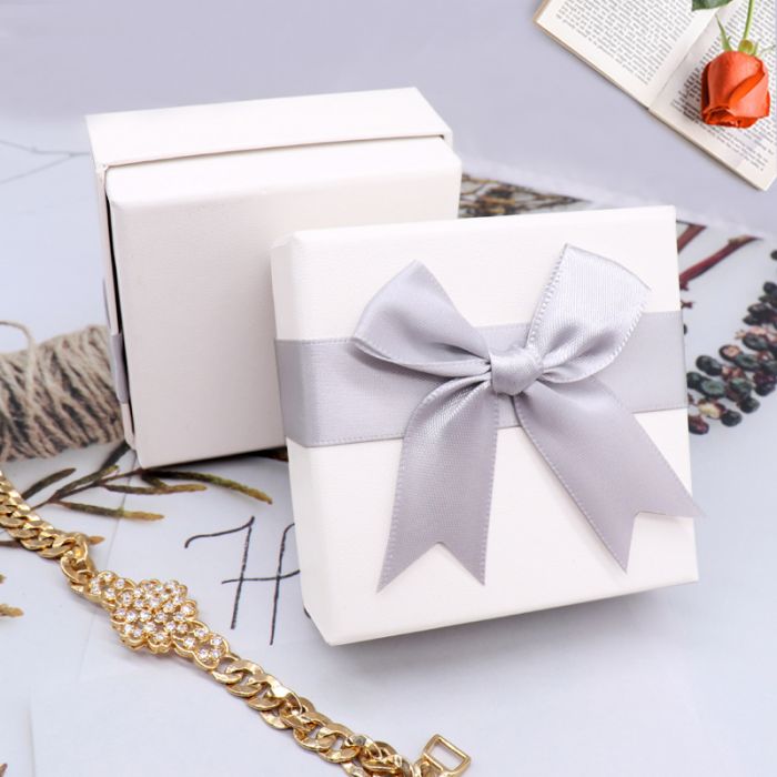 BAG002 small Jewellery gift box with bow detail in Baby Pink
