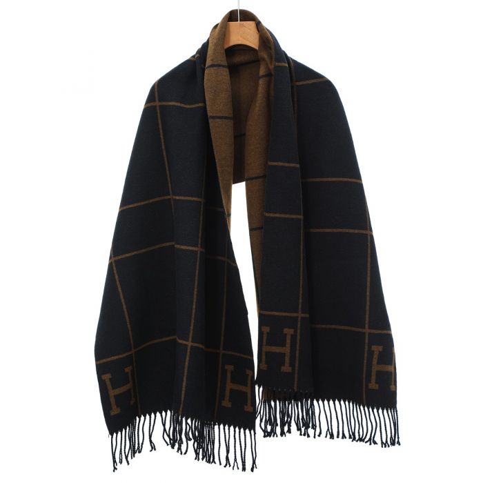 Large letter H print in Brown/Black