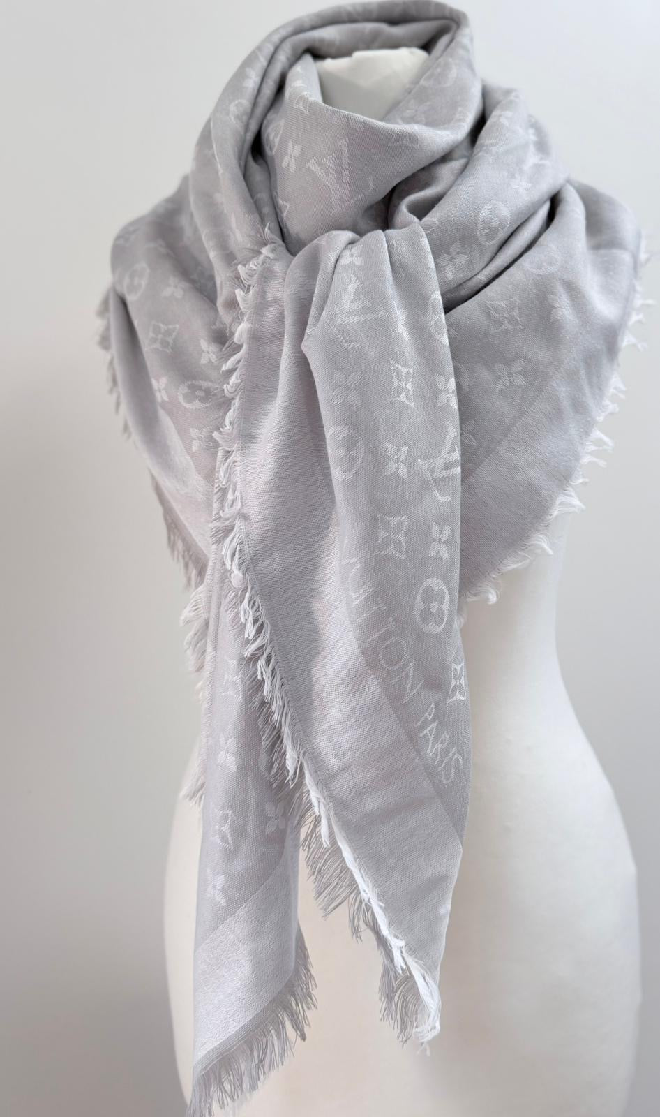 Large square scarves in four colours. 140cm * 140cm