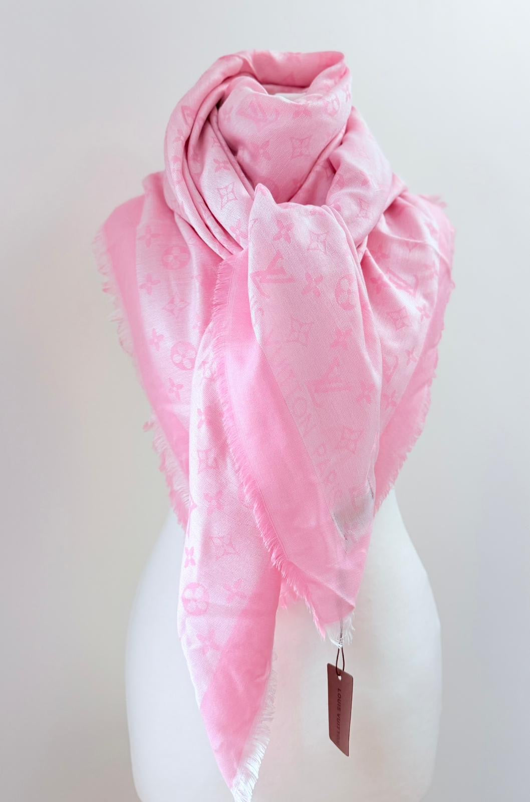 Large square scarves in four colours. 140cm * 140cm