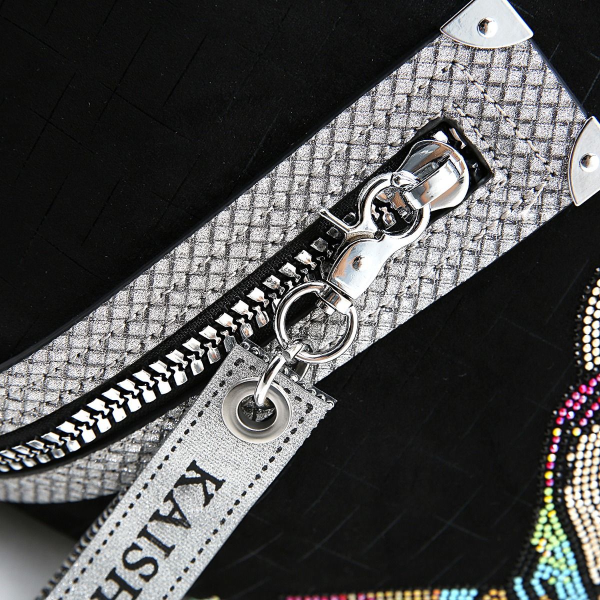 Trendy Teddy Bear Appliqué Shoulder Bag in Black 60247
