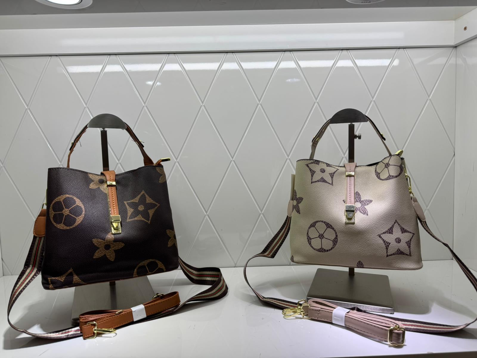 🤎 Brown Monogram Handbag — classy, practical, and stylish for everyday wear.