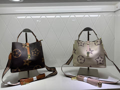 🤎 Brown Monogram Handbag — classy, practical, and stylish for everyday wear.