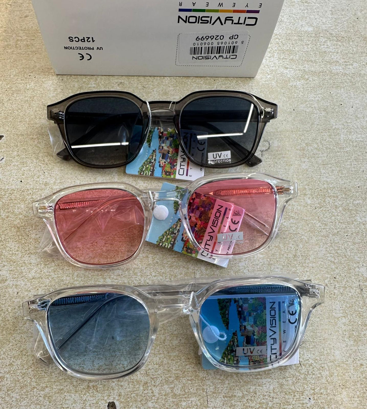 Timeless, everyday premium, unisex appeal.