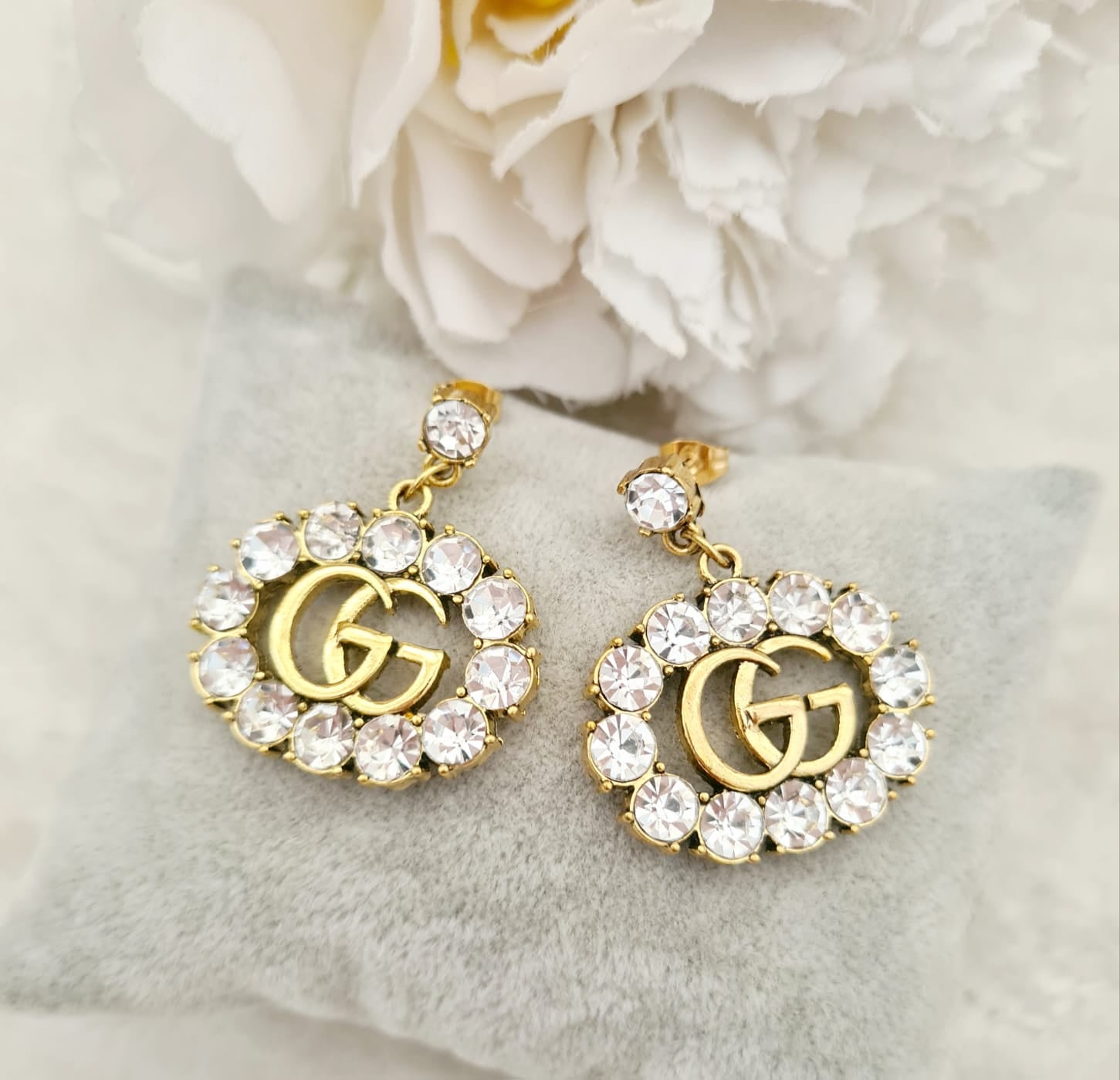 Ladies crystal G dangle earrings