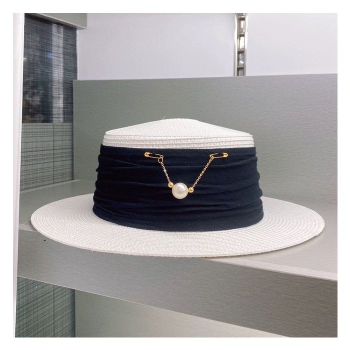 WA173 straw hat with Silk band and pearl chain detail in Black