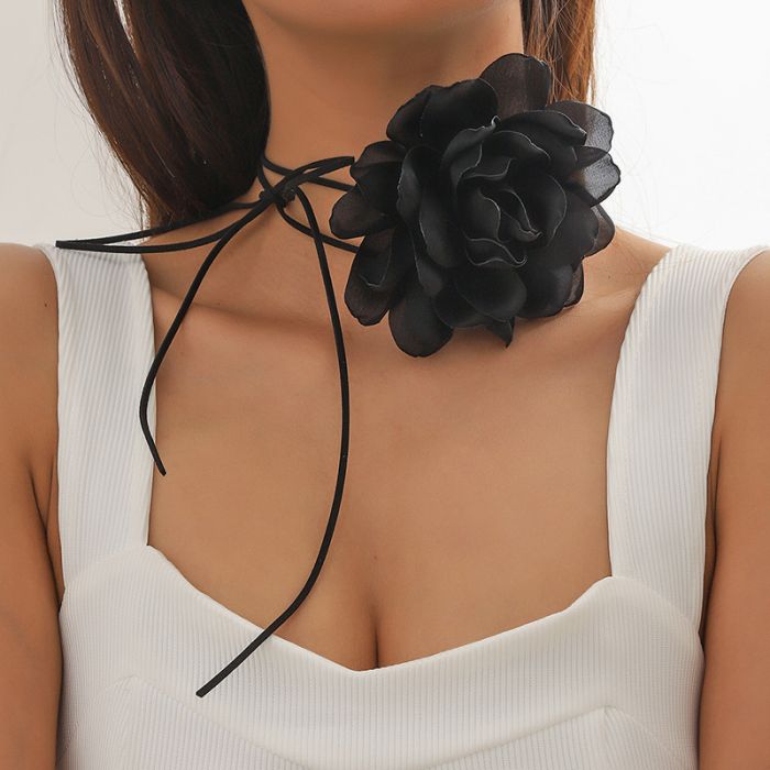 EUR333 Flower corsage choker necklace in White