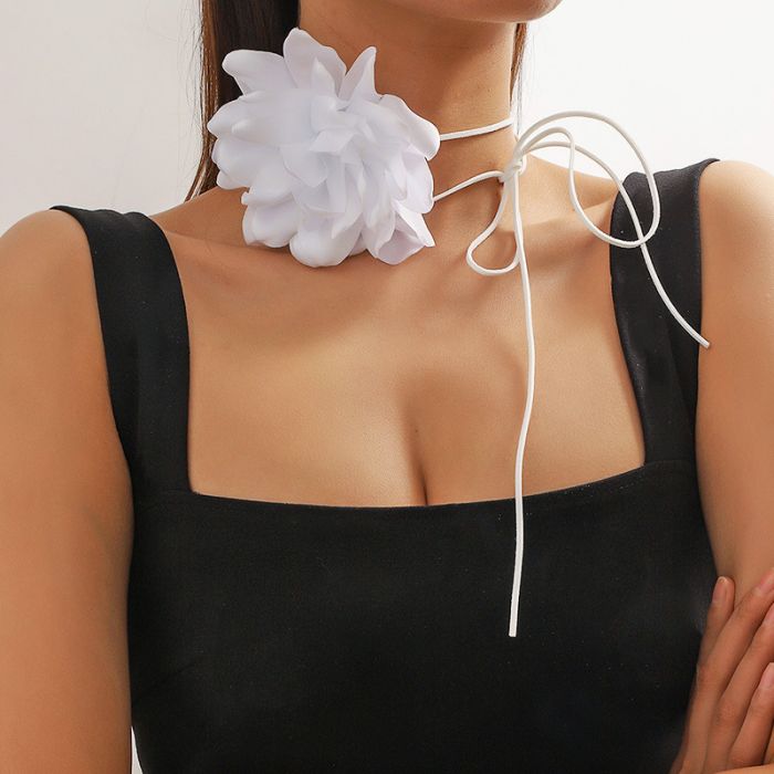 EUR333 Flower corsage choker necklace in White