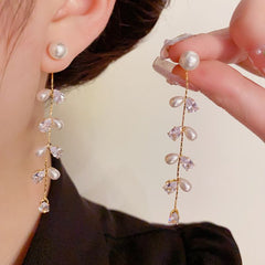 EUR421 Pearls and crystals long earrings in Cream