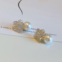 Crystal Flower Earrings in Gold EUR417