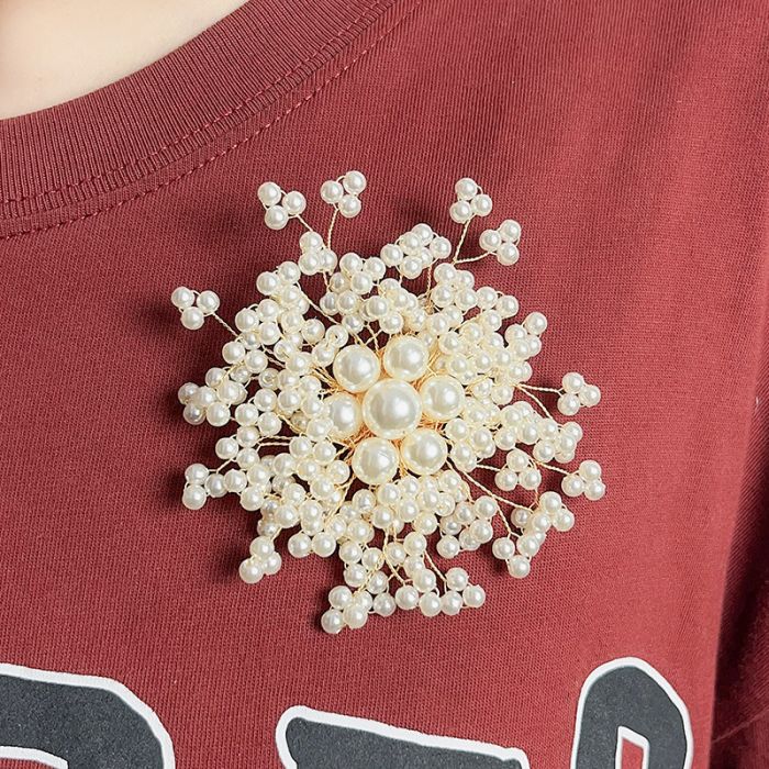 Elegant Pearl Flower Brooch in Ivory 1576