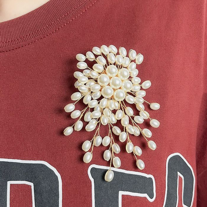 Delicate Ivory Pearly and Gold Brooch 1577