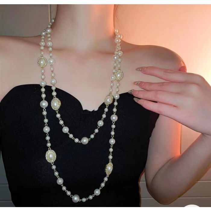 Classic Pearly Necklace with Sparkling Details in Ivory EUR462