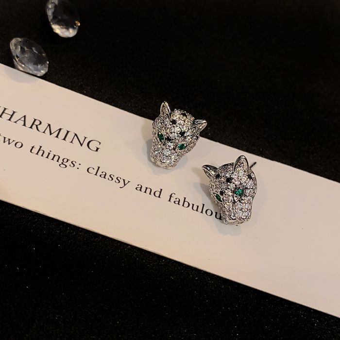 Sparkling Leopard Head Stud Earrings in Silver EUR429