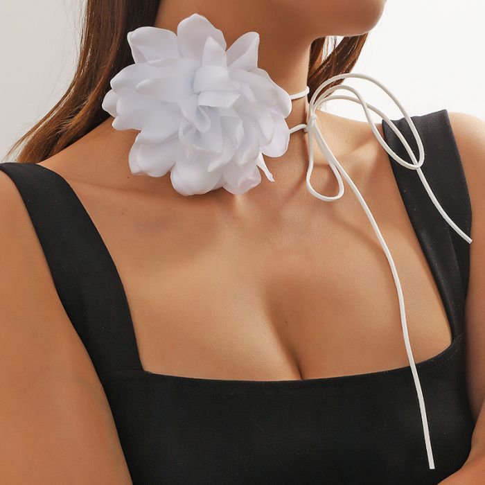 EUR333 Flower corsage choker necklace in White