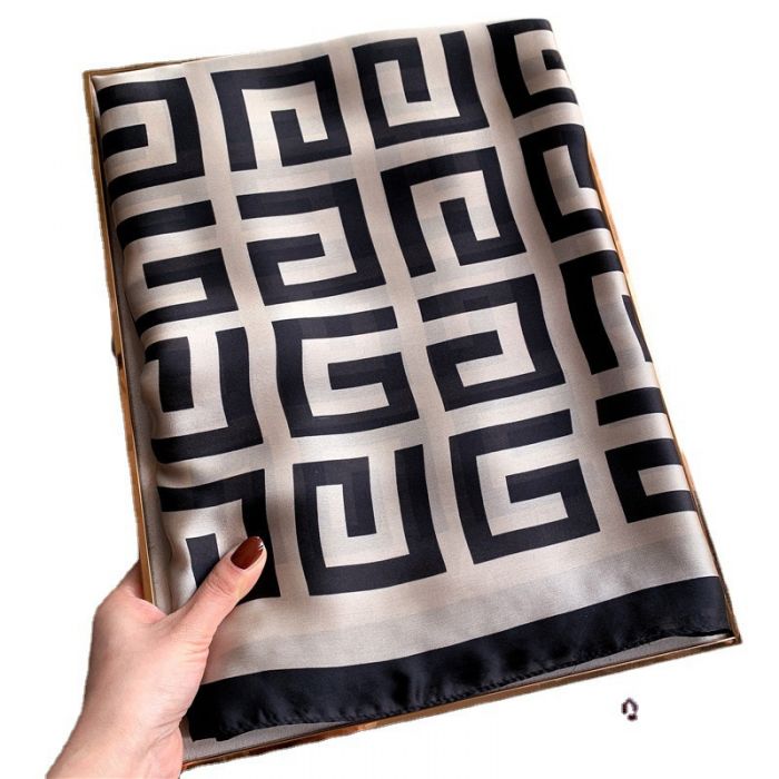 TT261 Letter G print satin scarf in Beige/Black