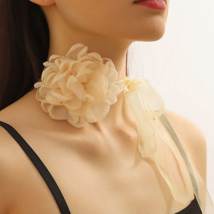 EUR337 Rose corsage choker necklace in Grey