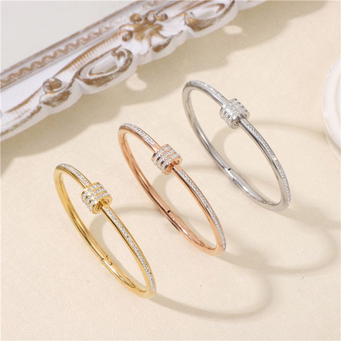 Crystal Cuff Bracelet with Knot Detail in Gold EUR481