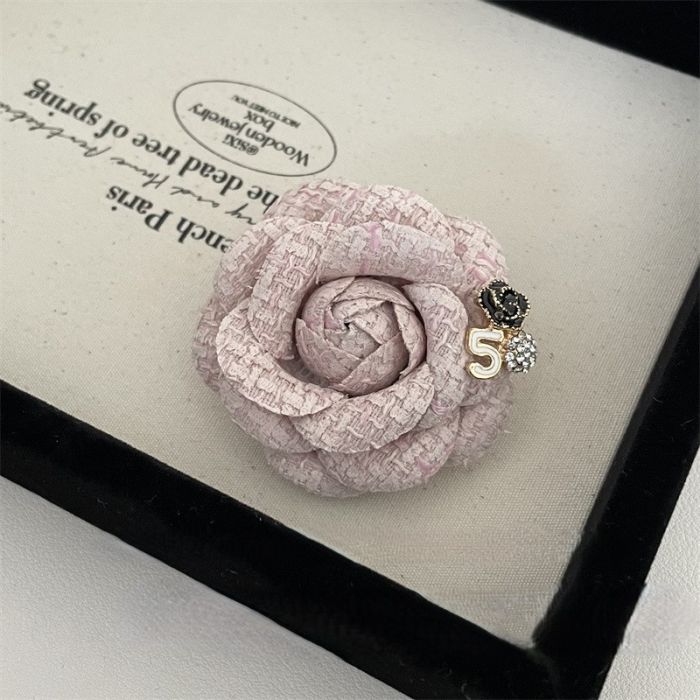 Camellia Flower Brooch in Black/White 1566