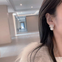 Crystal Flower Earrings in Gold EUR417